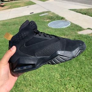 JORDAN black on black || size: 7 in youth